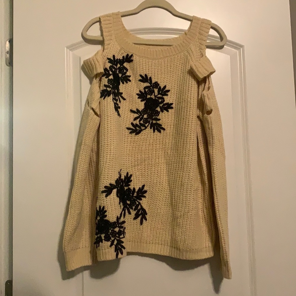 Large embroidery sweater